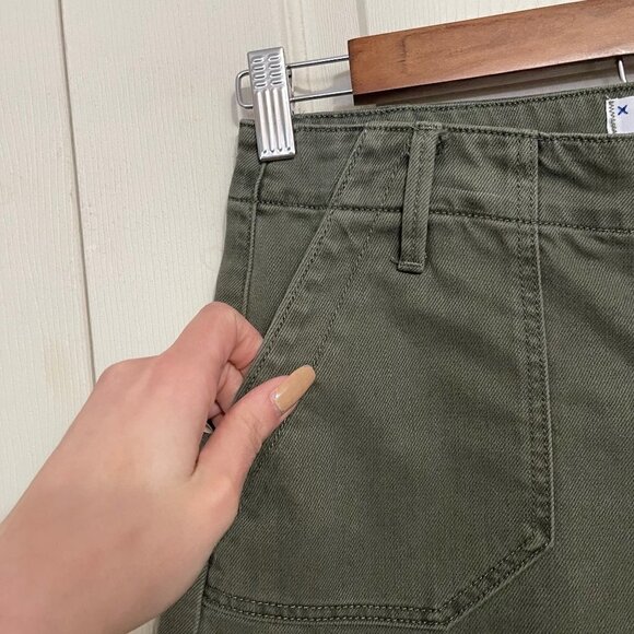 Paige Women's NWOT Vintage Ivy Green Raw Hem Mayslie Utility Jean Shorts Size 31 - Picture 4 of 8